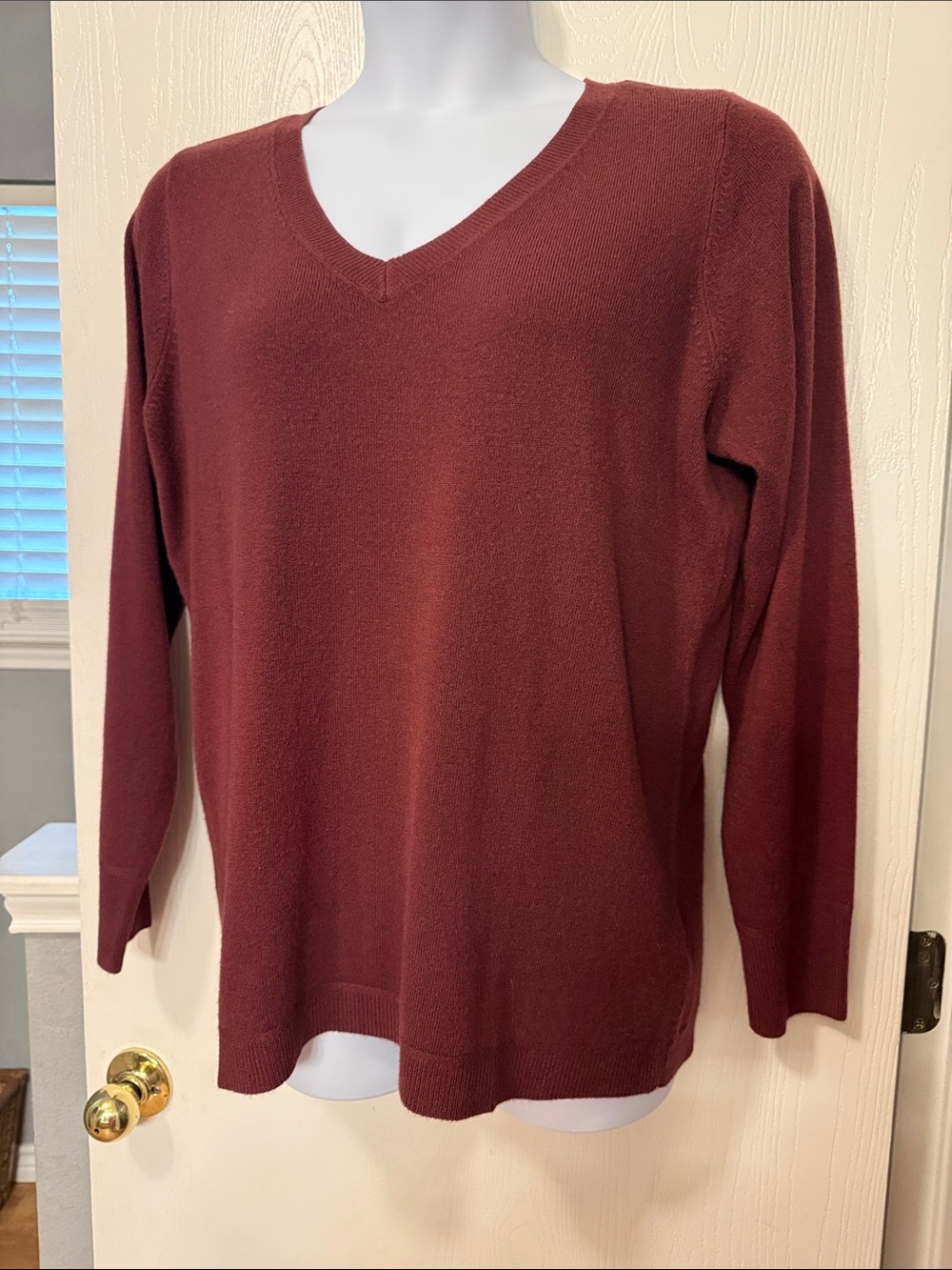 croft & barrow Women's V-Neck Sweater in Burgundy